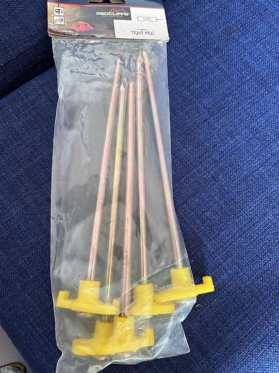Tentes: 5 Neuwertige Redcliffs Tent Peg – Neuf avec emballage d'origine à Zollikofen par mar_ttt5