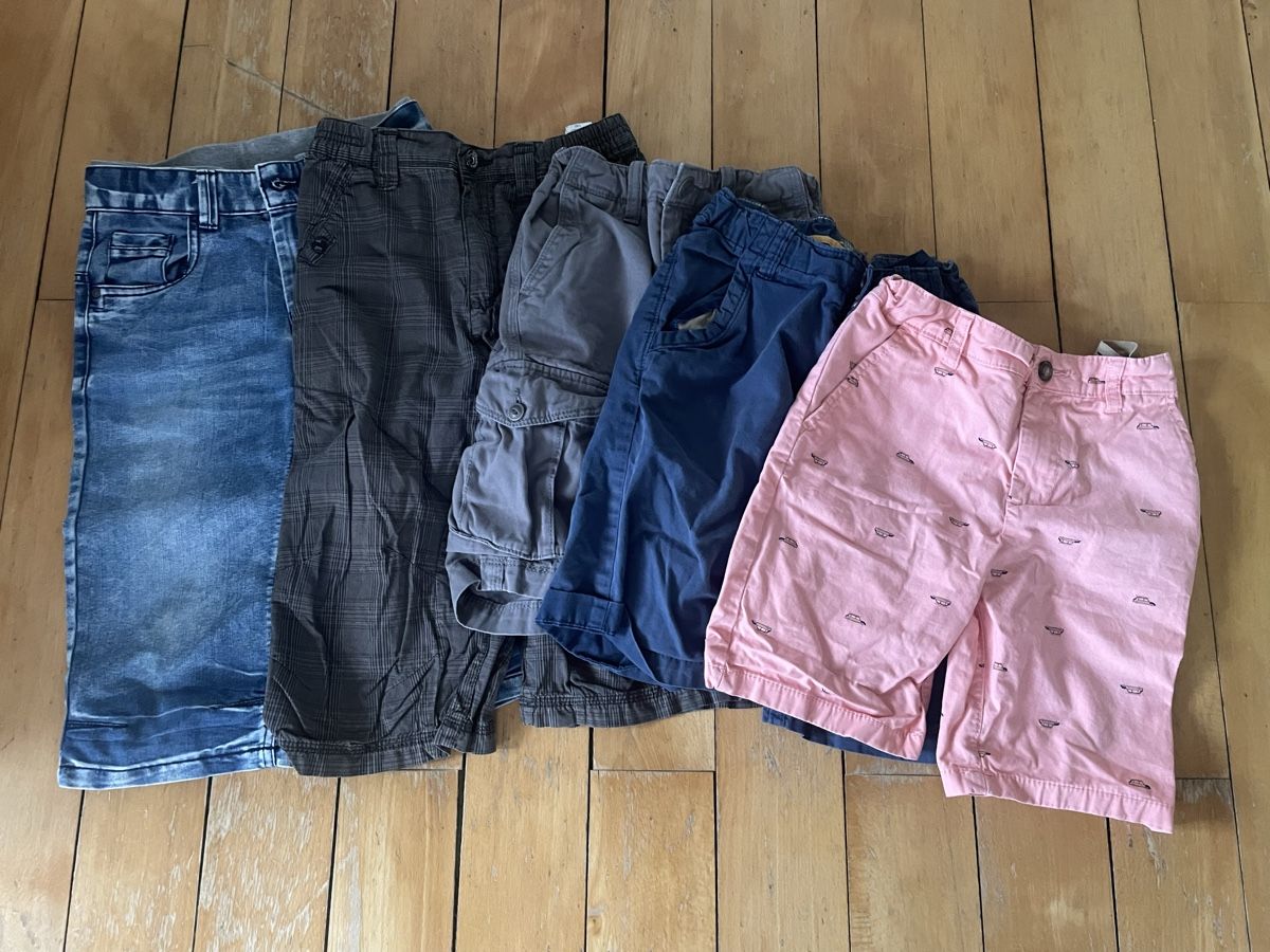 Lotti & Set di vestiti: Kurze Hosen Gr. 140 – Usato da Hildisrieden venduto da ChiaraZ