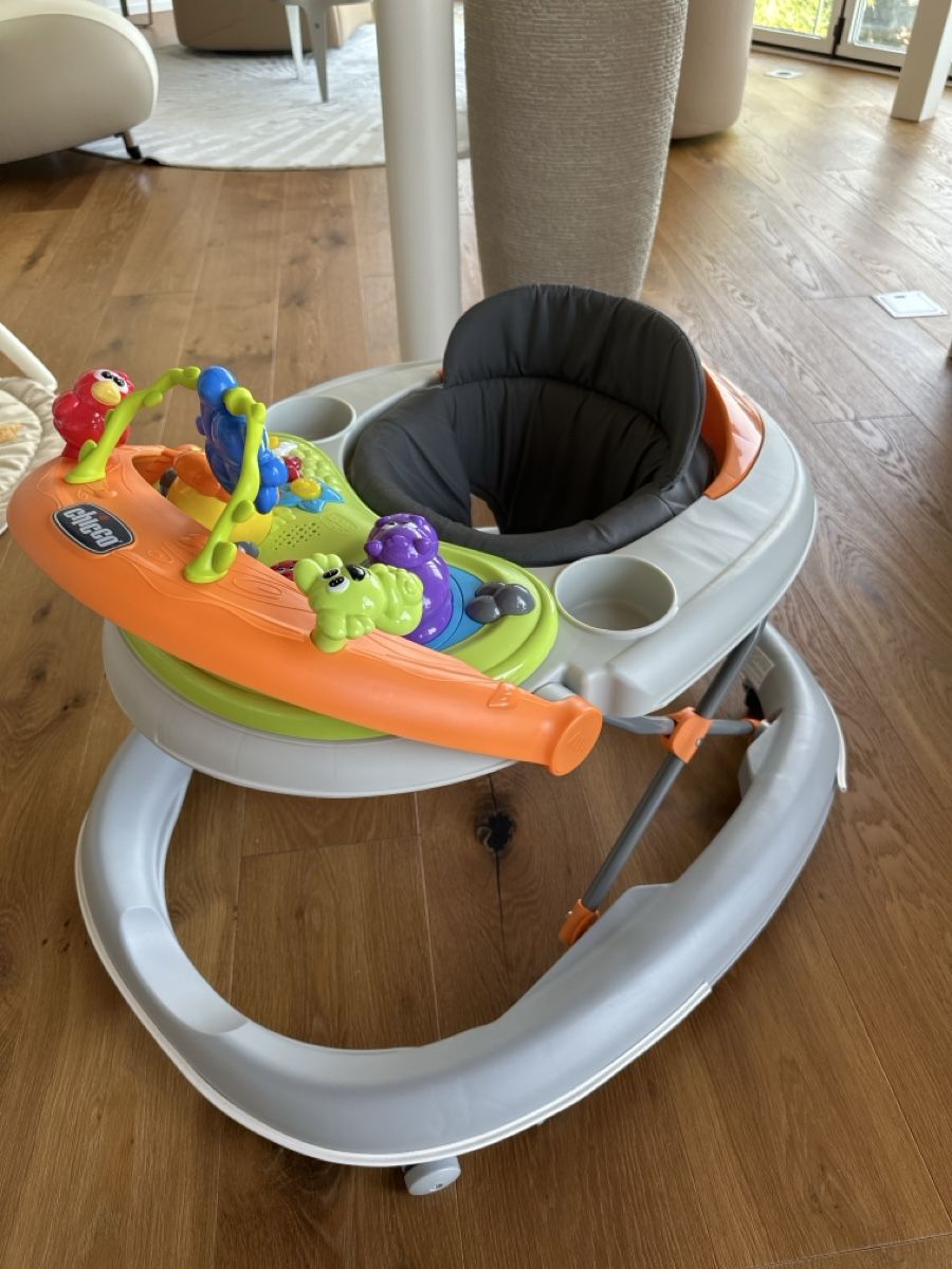 Chicco Fahrzeuge für Kinder: Chicco walky talky gehhilfe – Gebraucht aus Wollerau von R.o.m.a.n.