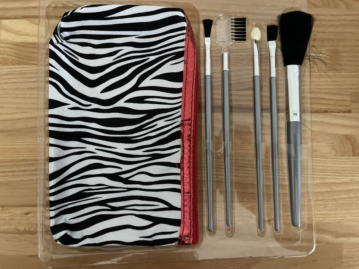 Make-up: Make-Up-Beutel & Make-Up-Pinsel 6Artikel – Neu und originalverpackt aus Wettingen von Kawasaki987