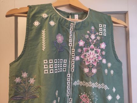 Grüne Tunika mit Blumenmuster (Ethnc), Gr. S, neu + Etikett