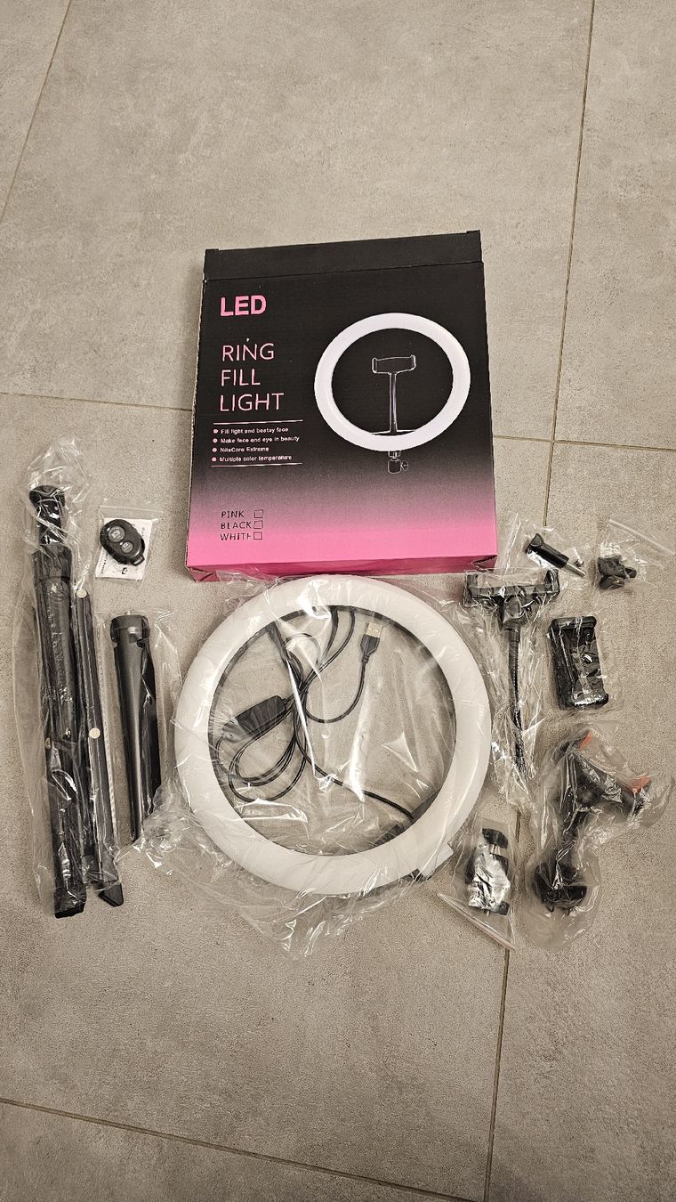 Lampade: LED Ringlicht mit Stativ und Fernbedienung – Nuovo e nell'imballaggio originale da Elsau venduto da shoppa