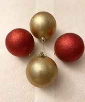 4 Weihnachtsbaumkugel gold und rot, Kunststoff