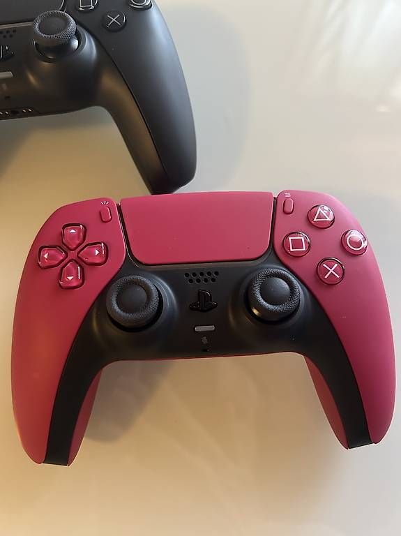 Controller: 2x PS Dualsense Controller mit Ladestation – Gebraucht aus Müllheim Dorf von castor29 1