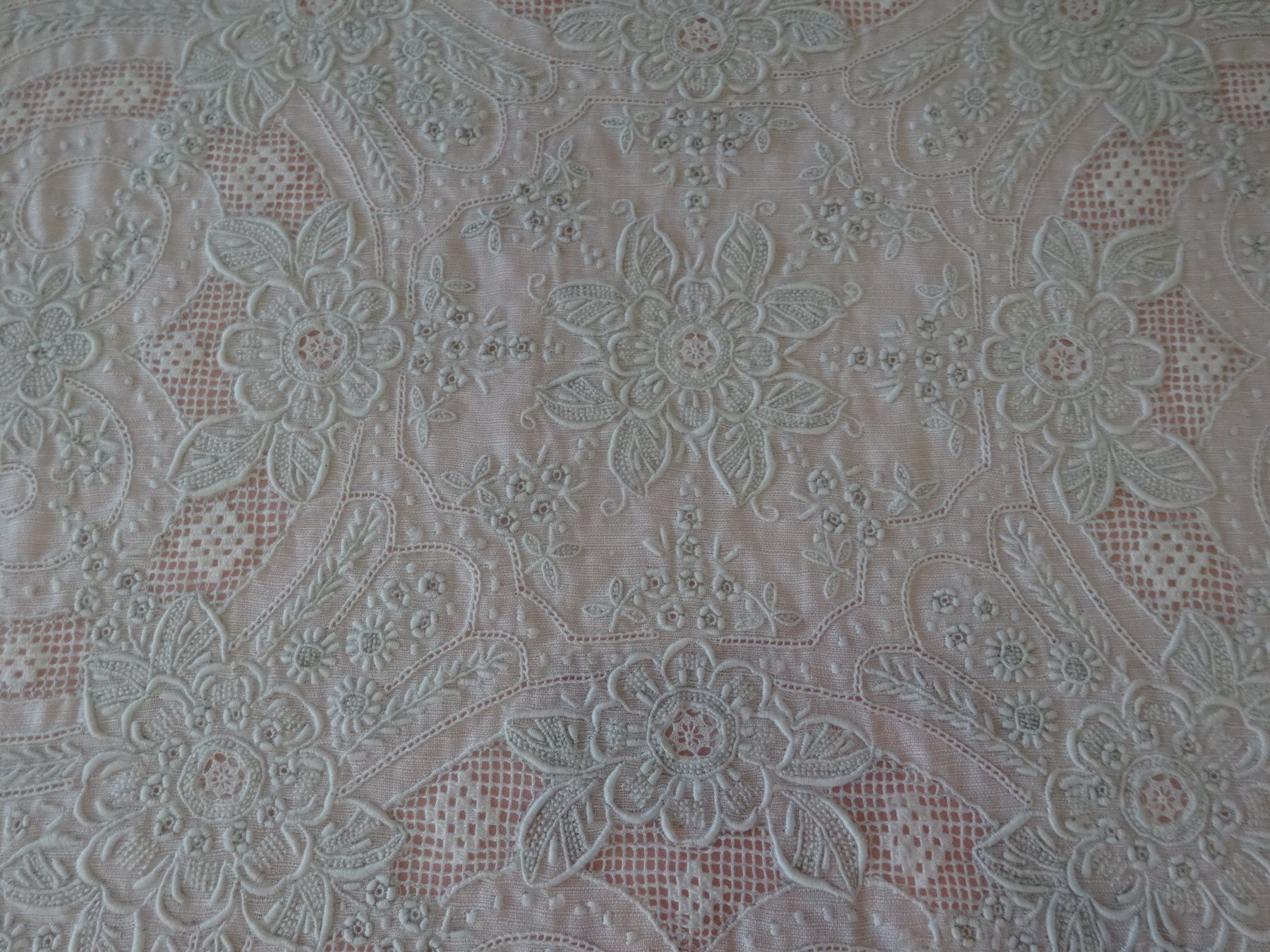 Toutes les décorations: 2 extraordinaires broderies – Neuf avec emballage d'origine à Biel/Bienne par milamila02 1