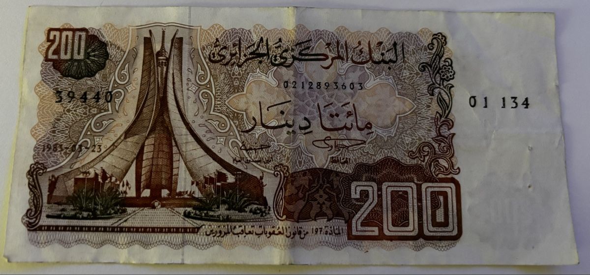 Banconote: Algerien 200 Dinars 1983 – Usato da Algetshausen venduto da Carrhard