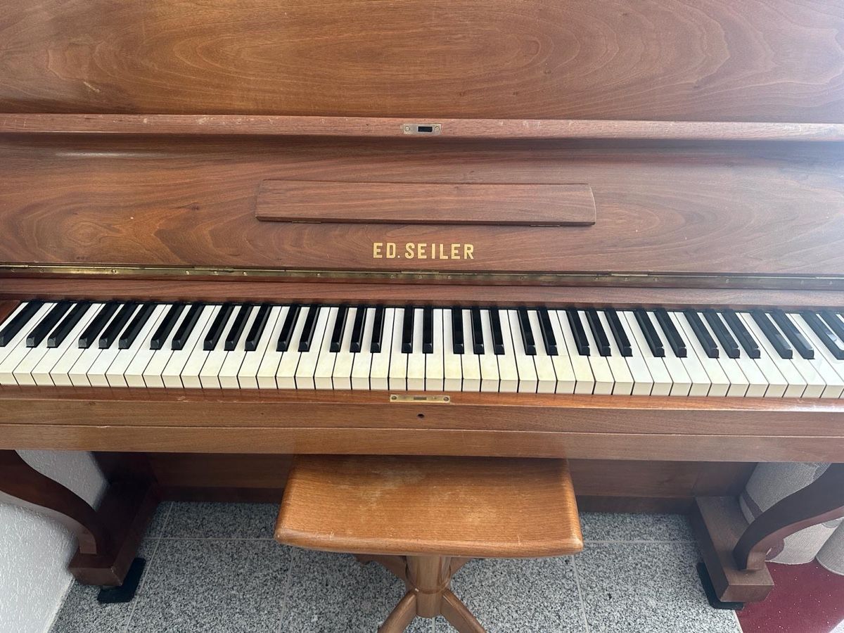 Strumenti musicali: Klavier Ed Seiler inkl. Sitzstuhl – Usato da Balsthal venduto da Erg67 1