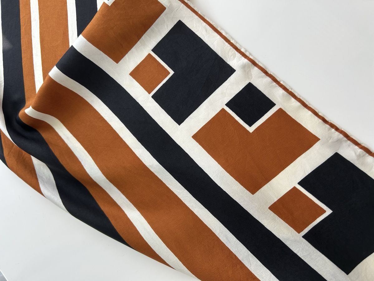 Foulard & Sciarpe: Scarf Geometric Pattern Brown Black White Signature – Nuovo (secondo la descrizione) da Saland venduto da ele_vc96 3