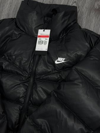 Nike Steppjacke schwarz Damen Grösse L neu mit Etikett
