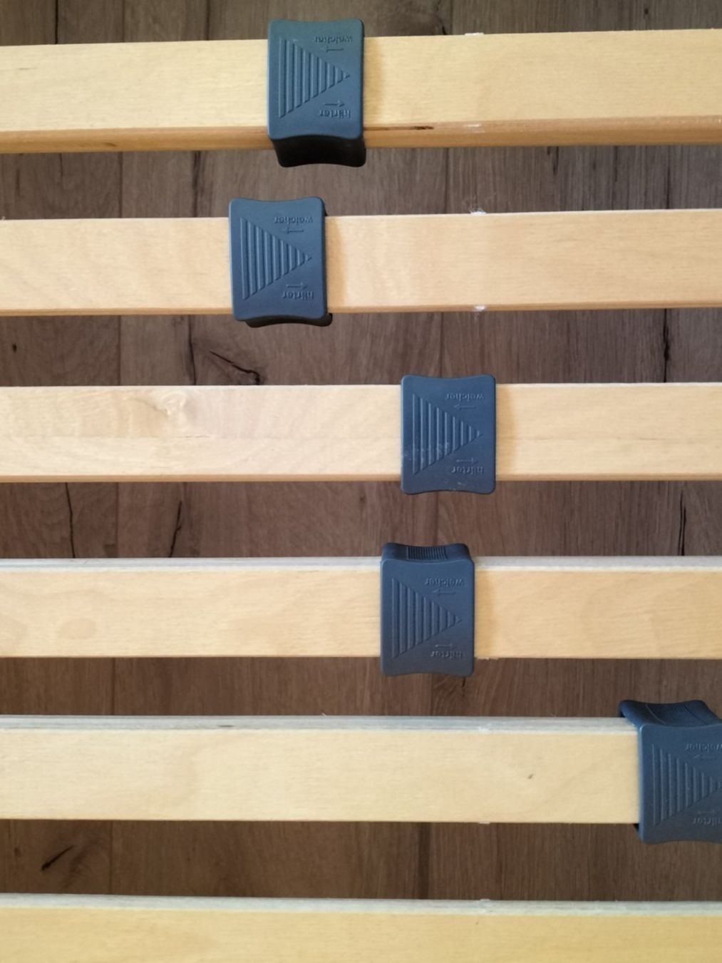 Letti: weisses Bettgestell 140x200cm mit Lattenrost – Usato da Urswil venduto da fab_ydv7 3