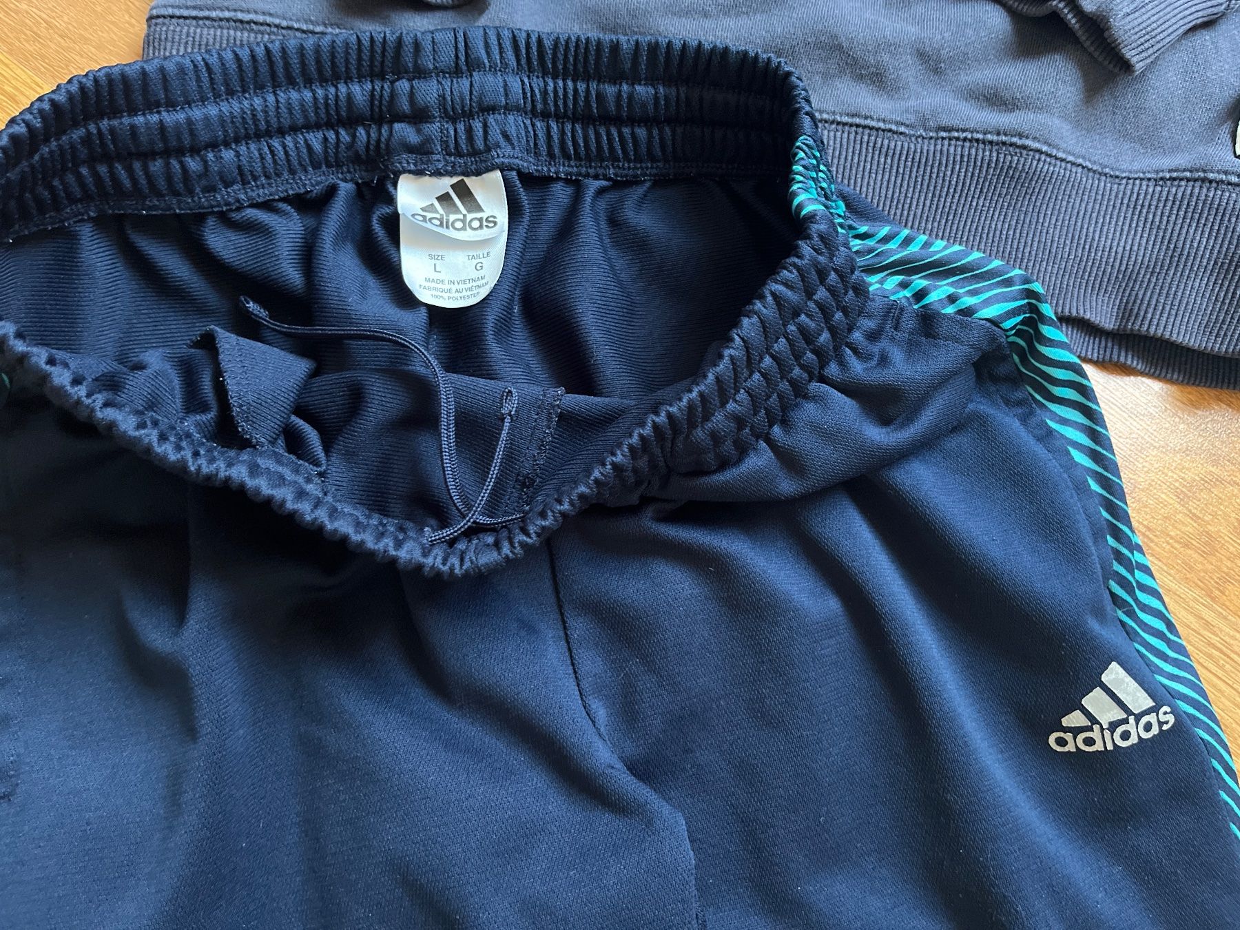 Adidas Kleiderpakete & -sets: Lot de vêtements – Gebraucht aus Genève von fyshbird 2