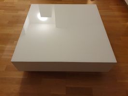 Schöner Designer Couch Tisch von Interio, mit Glasplatte