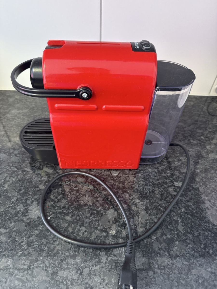 Nespresso Kaffeemaschinen & Espressomaschinen: Nespresso Krups Rot – Gebraucht aus Zürich von pie_6ccs 3