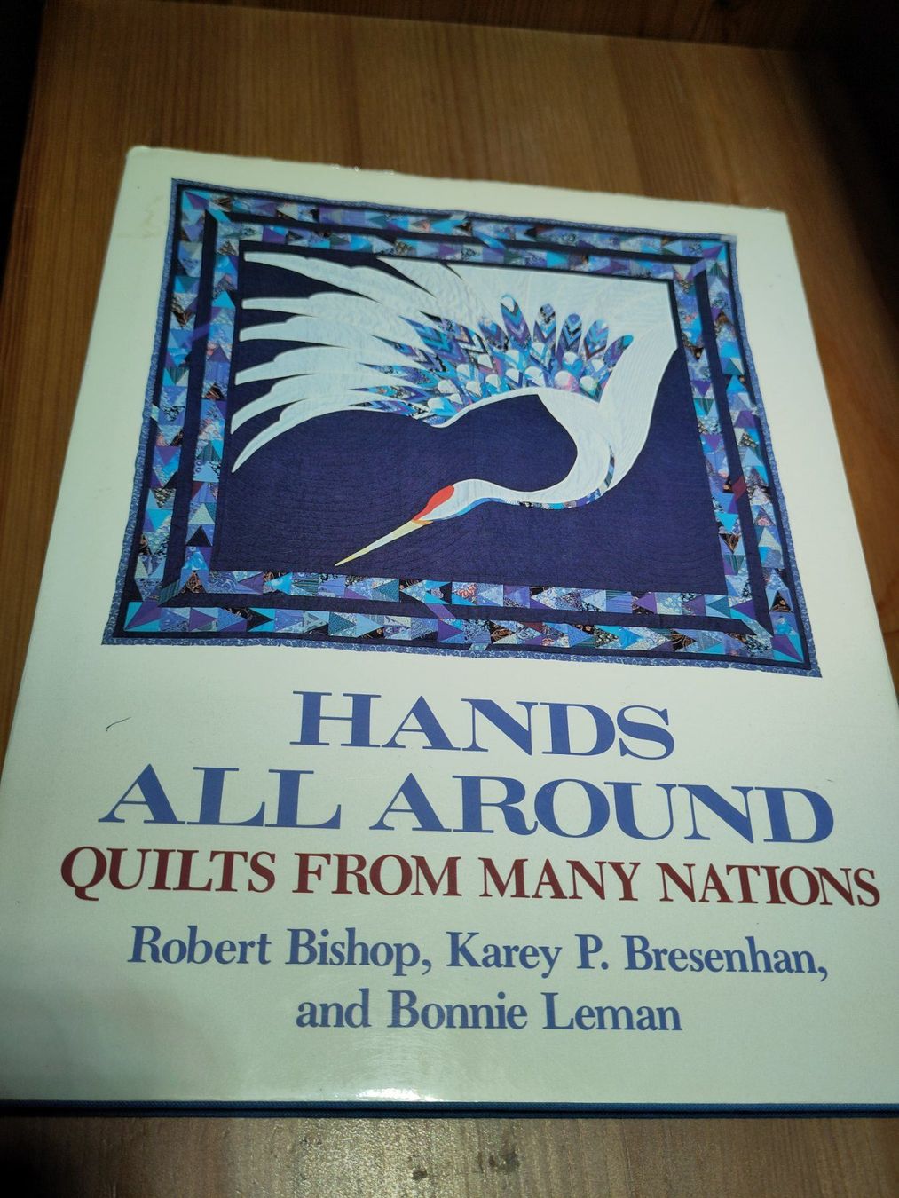 Bücher: Hands All Around: Quilts from many Nations – Gebraucht aus Bülach von Tiefschlaflos