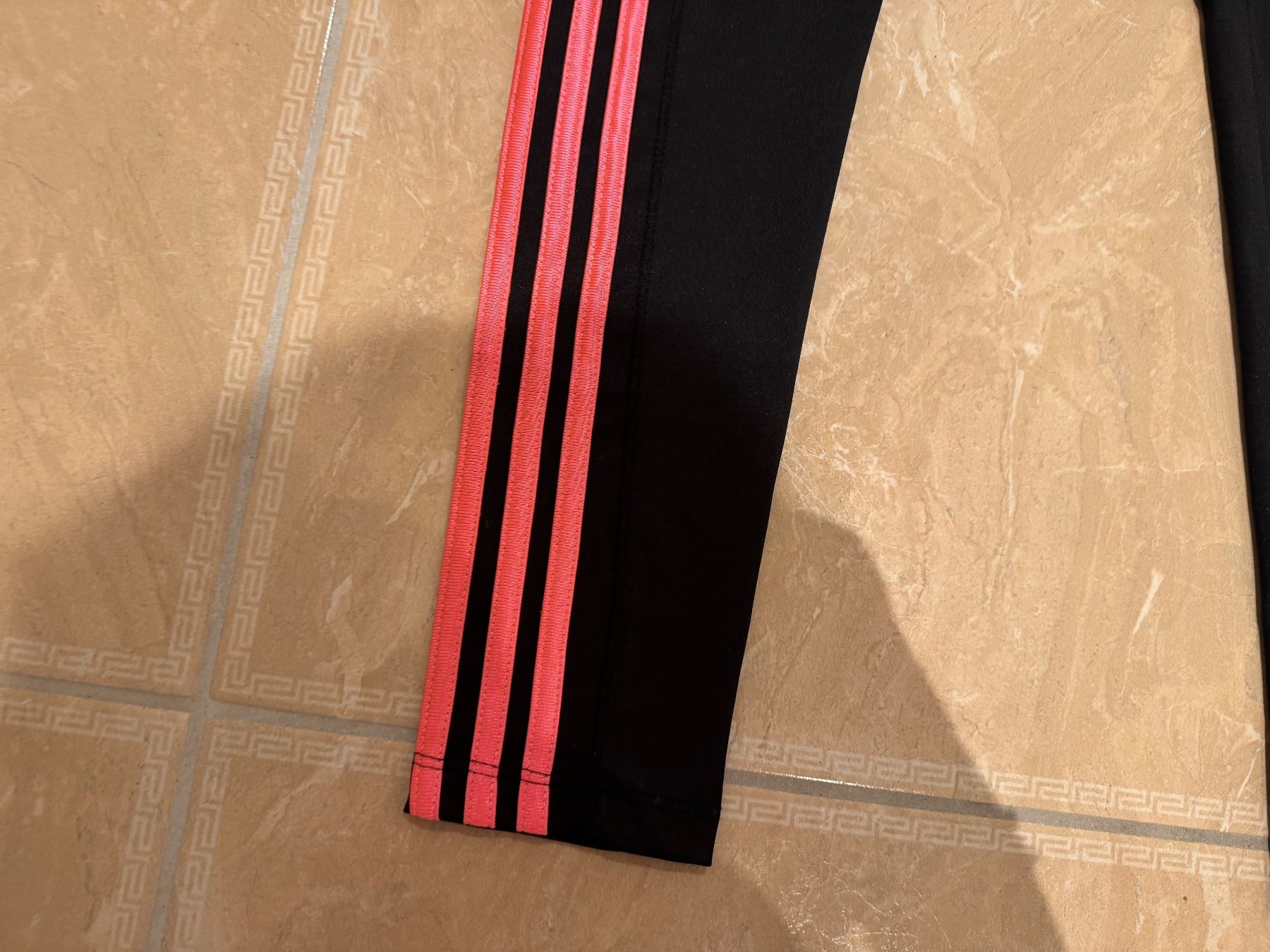 Adidas Pantaloni: Adidas schöne Sporthose, S – Usato da Klingnau venduto da Markus14 3