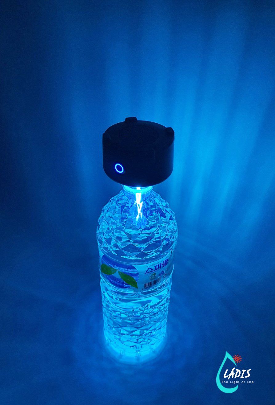 Baby-Mahlzeiten: UV-Sterilisator Flaschendeckel weiss oder schwarz – Neu und originalverpackt aus Wollerau von Skyrush 2