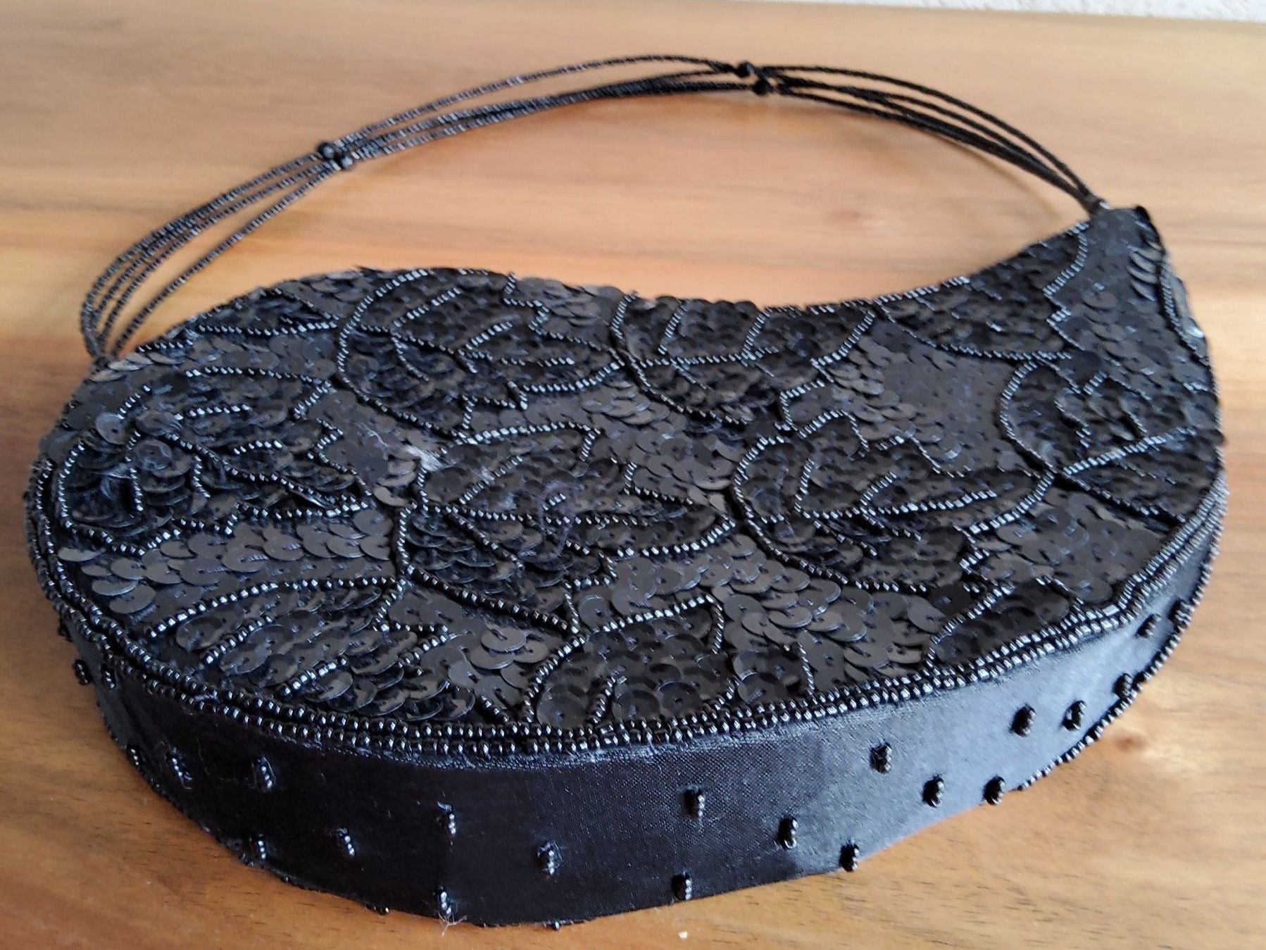 Taschen für Damen: Traubenförmige schwarze Abendtasche mit Perlen – Neu (gemäss Beschreibung) aus Villnachern von RicardoMary 2