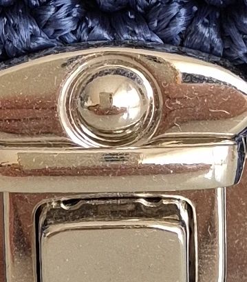 Handtasche gestrickt blau weiss Metallverschluss neu