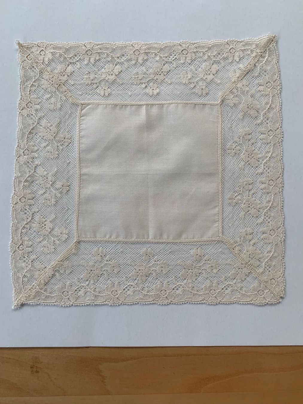 Sonstige Kleidung & Accessoires: Taschentuch / Pochettli hellbeige – Gebraucht aus Zürich von ruedigg