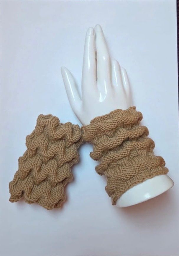 Lana: Pulswärmer handgestrickt beige – Nuovo e nell'imballaggio originale da Pfäffikon ZH venduto da Suribu