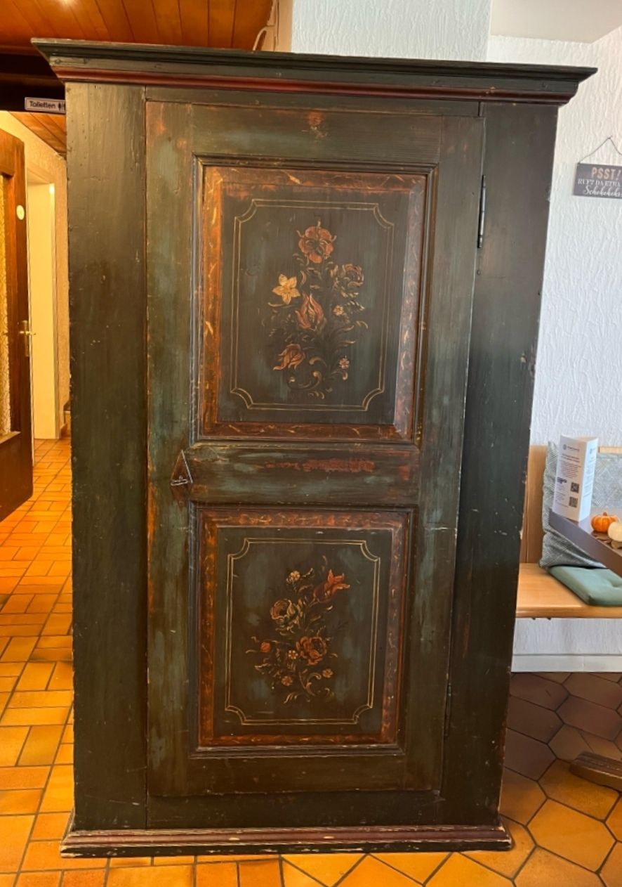 Armadi: Schrank Baujahr 1836 – Usato da Schwarzenegg venduto da musi09