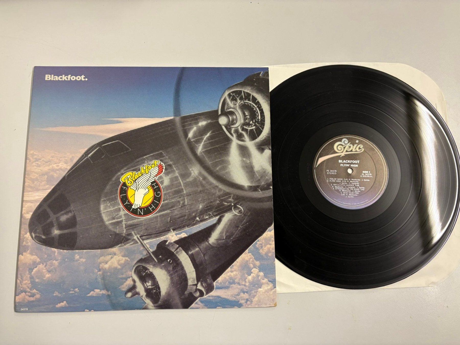 Dischi in vinile: Blackfoot - Flyin' High - US - 1976 - Epic – Usato da Zofingen venduto da Bigron