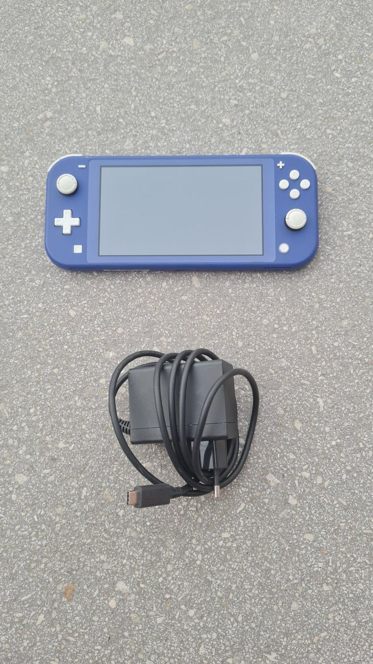 Nintendo Console: Spielkonsole / Nintendo / Switch Light / Blau / JG 2021 – Usato da Safenwil venduto da Husqi2000