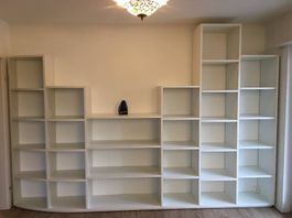 DESIGNE  Großes Bücherregal  Weiß mit abgerundeter Ecke 