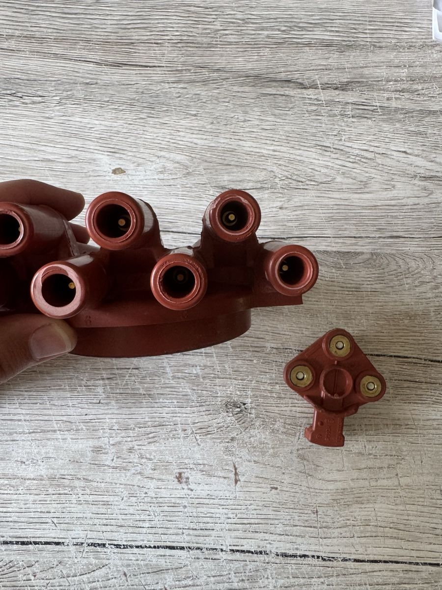 BMW Tutti pezzi di ricambio auto: Verteilerkappe BOSCH BMW E30 325ix R6Z B1987 – Usato da Würenlos venduto da Fejzo1987 6