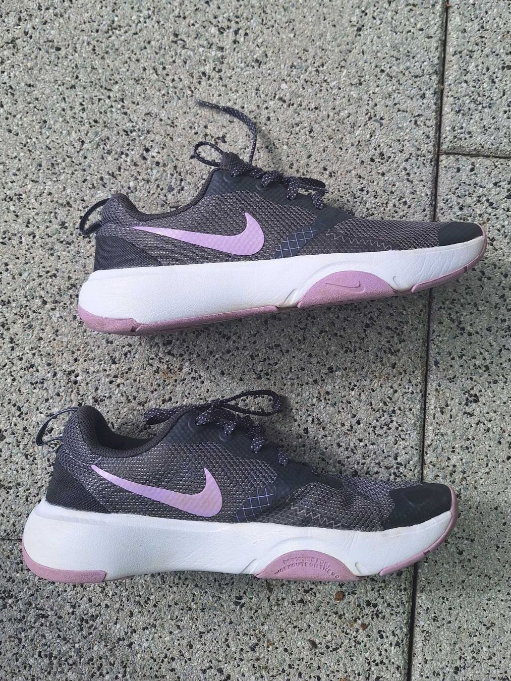 Nike Schuhe für Mädchen: Hallenschuhe, Nike, Mädchen, Gr. 39 – Gebraucht aus Küttigen von Cmerkli 3