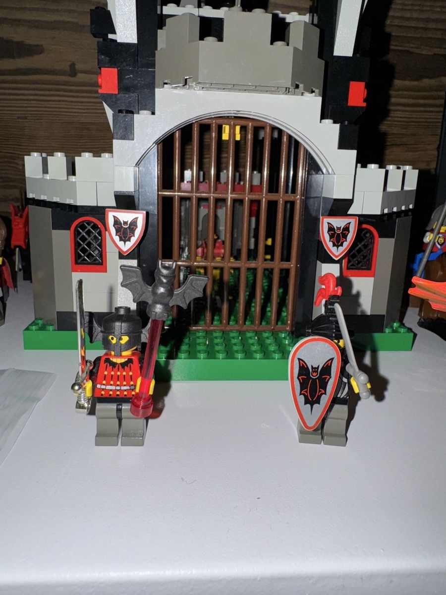 Lego Spielzeuge: Lego Set 6097 Night Lord's Castle – Gebraucht aus Oberdiessbach von design13 1