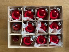 Antiker Christbaumschmuck: Set roter Kugeln + Pilz
