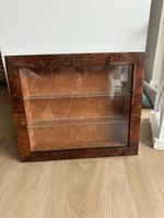 Vitrine murale en bois avec 3 étagères en verre 34 cm