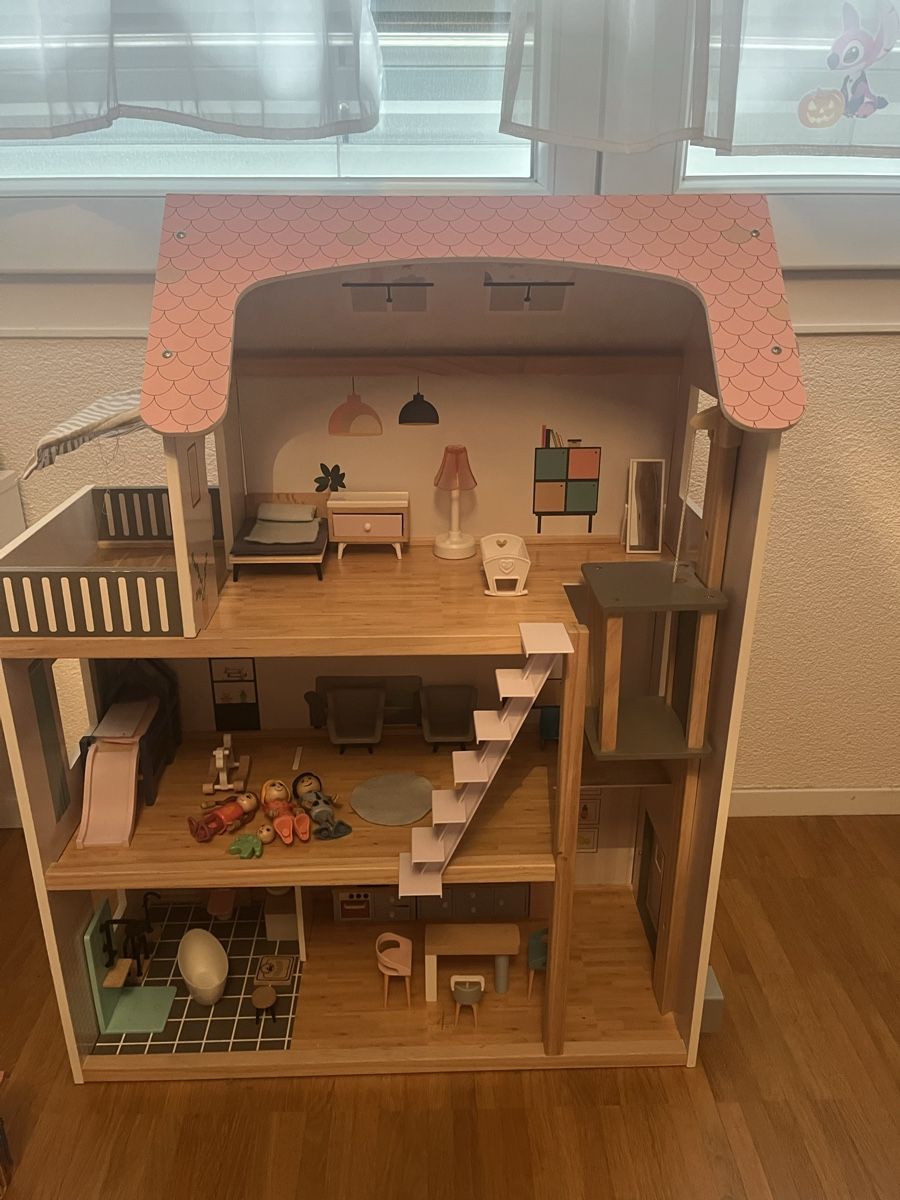 Puppenhäuser & -möbel: Puppenhaus – Gebraucht aus Belp von stephika