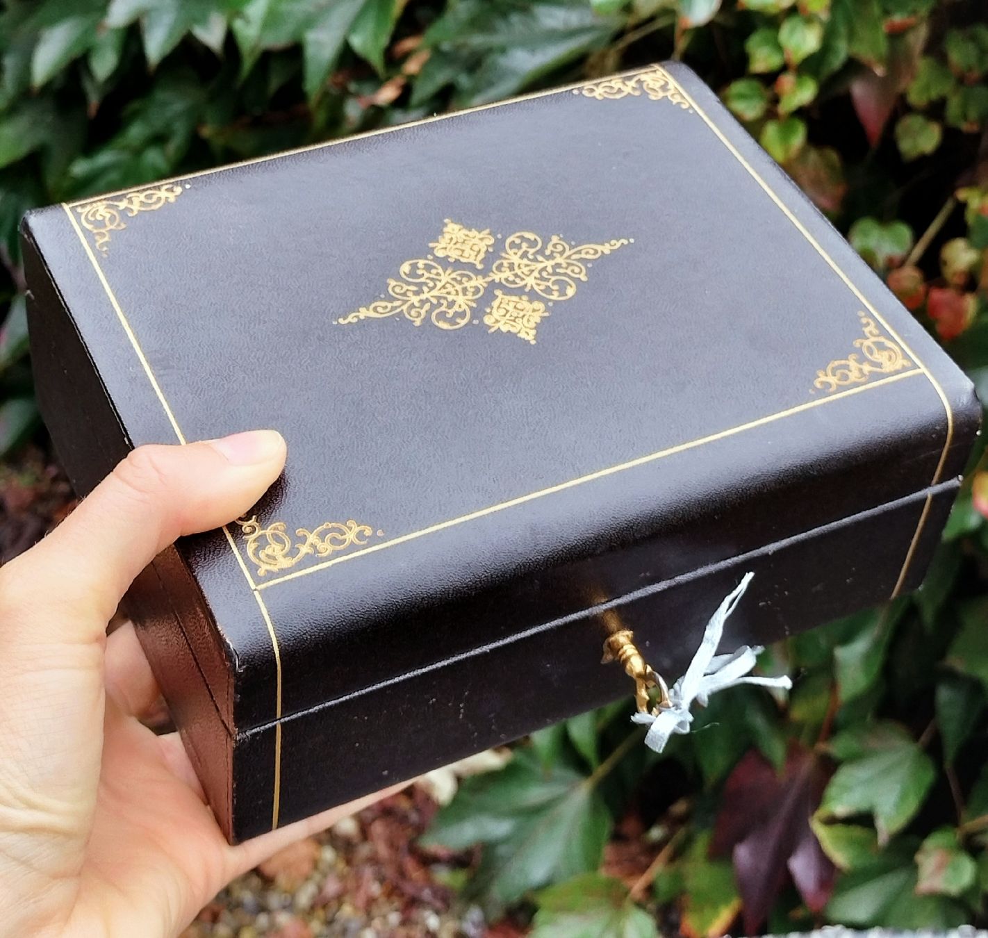 Schmuckkästen: Vintage Leder Ringbox Schatulle mit hellblau & beige innen – Gebraucht aus schwyz von larry91sz 8