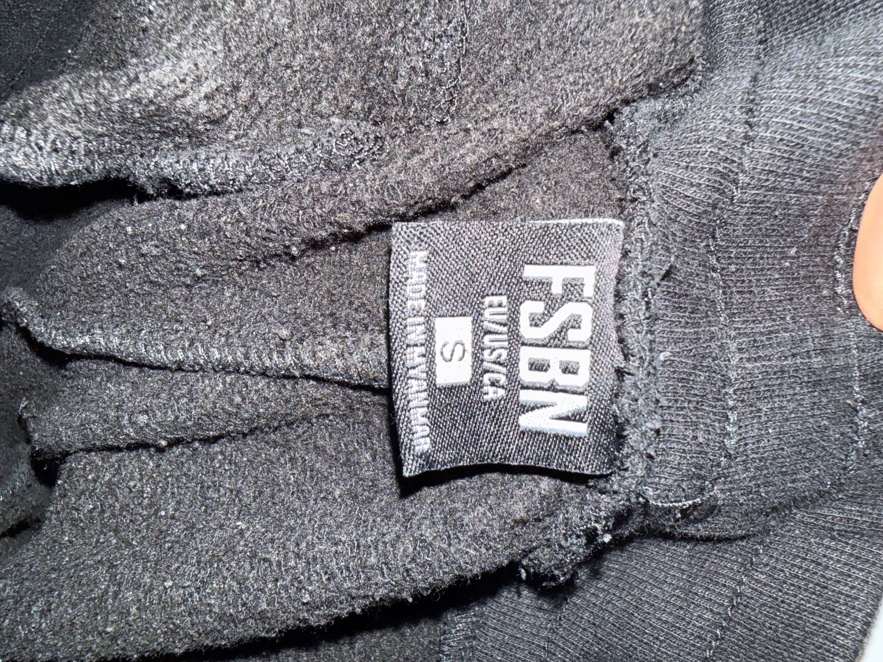 Pantaloni: Schwarze Trainerhosen – Usato da Suhr venduto da sel_w2yg 3
