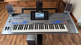 Yamaha Tyros 5 inklusive Boxen und Ständer