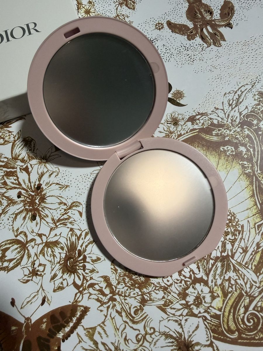 Specchi: Dior Beauty Heart-Quilted Compact Mirror – Nuovo e nell'imballaggio originale da Luzern venduto da sas_r89l 1