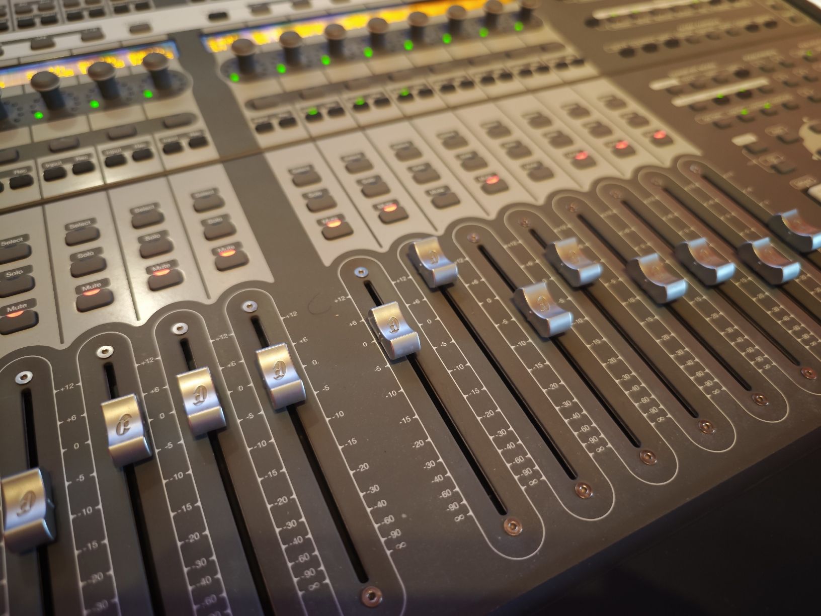 Avid Console di mixaggio: Avid Digidesign C|24 - 24 Motorfader, funktioniert mit Logic – Usato da Brünig venduto da MOS_Sammlung 2