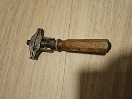 Outil ancien clé anglaise