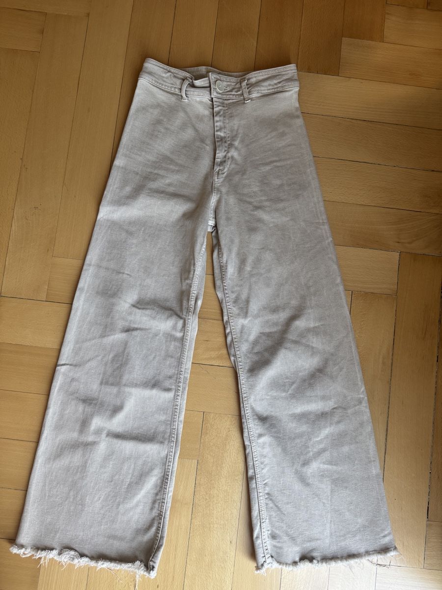 Zara Jeans: Highwaist Hose von Zara – Usato da Wettingen venduto da eveeyaara