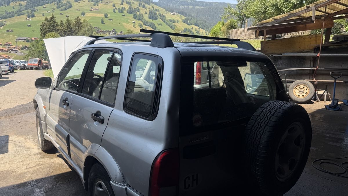 Suzuki Automobili: Suzuki Grand Vitara 2.0 eiro 3 – Usato da Laupen BE venduto da chartchiw 6