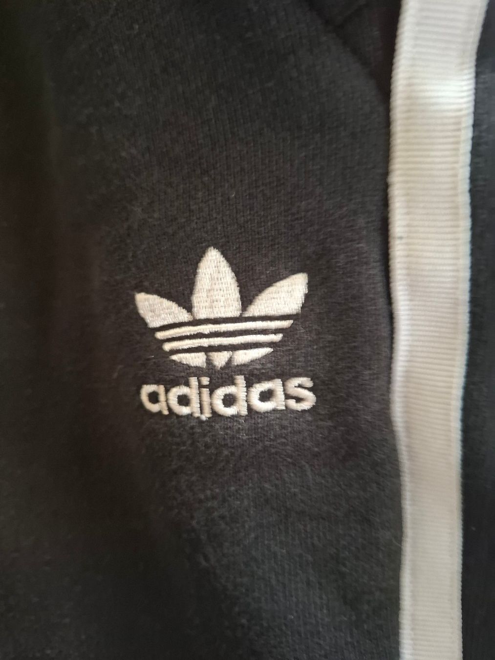 Adidas Pantalons: Adidas Trainingshose schwarz Grösse S – D'occasion à Birmensdorf ZH par M4rwin 1