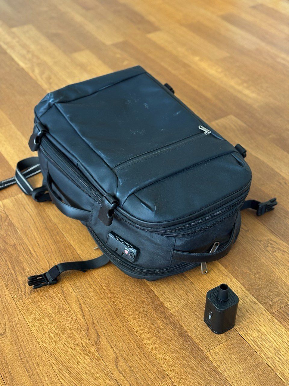 Rucksäcke: Rucksack mit Vakuum-Fach – Gebraucht aus Riehen von lor_d5w8