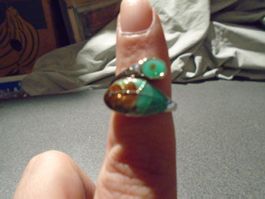 Ring silberfarbig, grün/braun Blatt