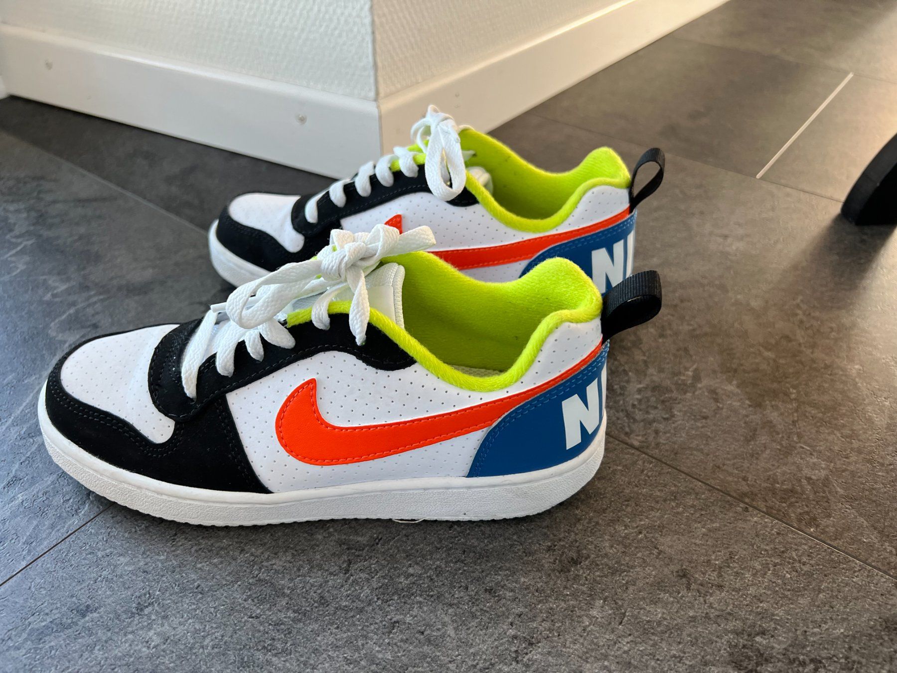 Nike Scarpe da uomo: NIKE Schuhe, Neu Gr. 36,5 – Nuovo (secondo la descrizione) da Walzenhausen venduto da Cerna007