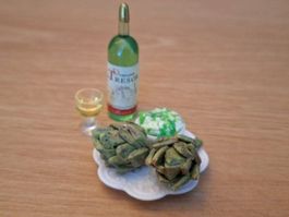 Puppenhaus Artischoken Mit Dip und Wein