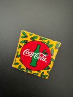 Pin Coca Cola signiert hinten Copyright