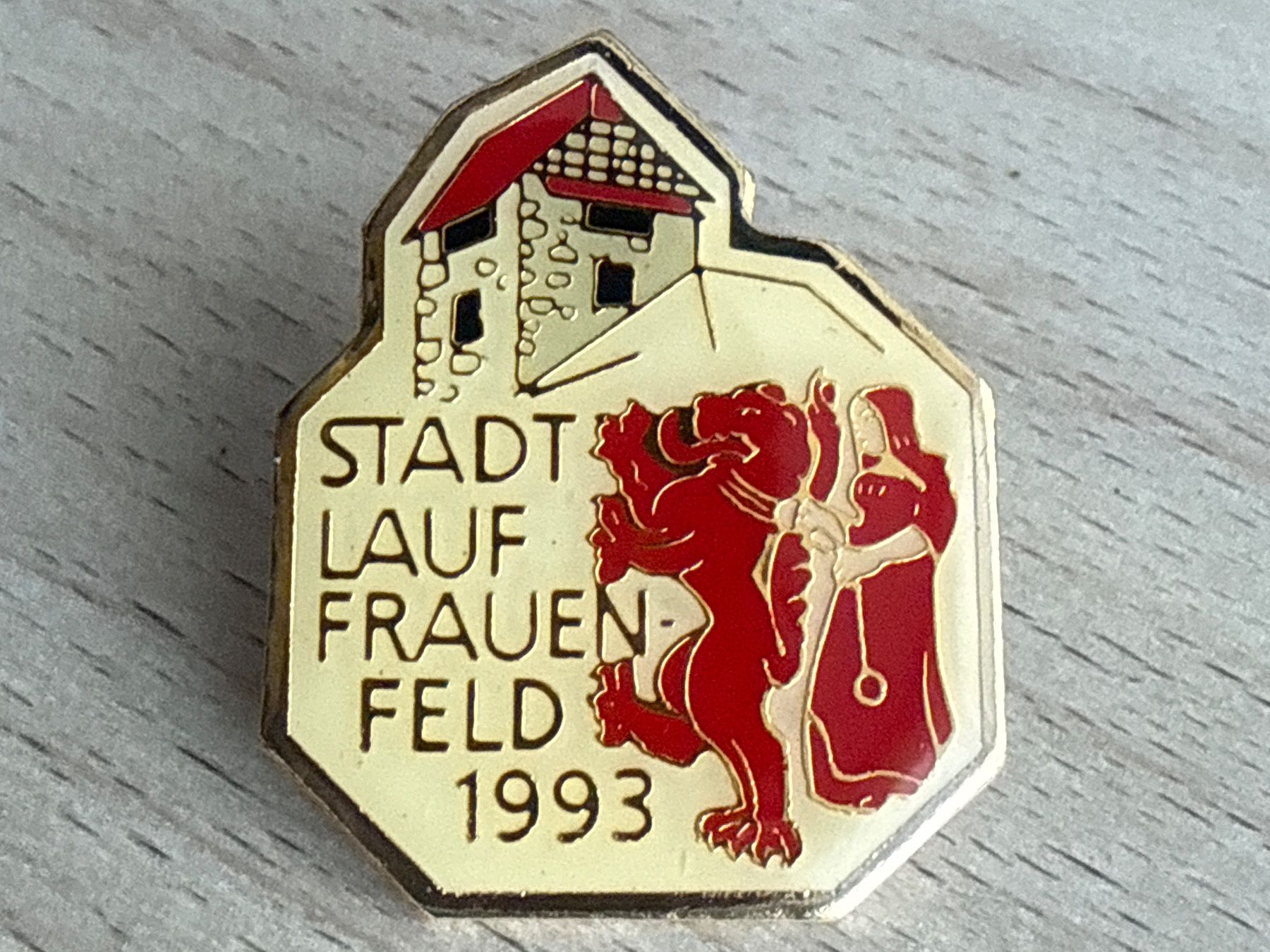 Plaquettes & Badges: Pin Stadtlauf Frauenfeld 1993 – D'occasion à Glattbrugg par Schweigmatt