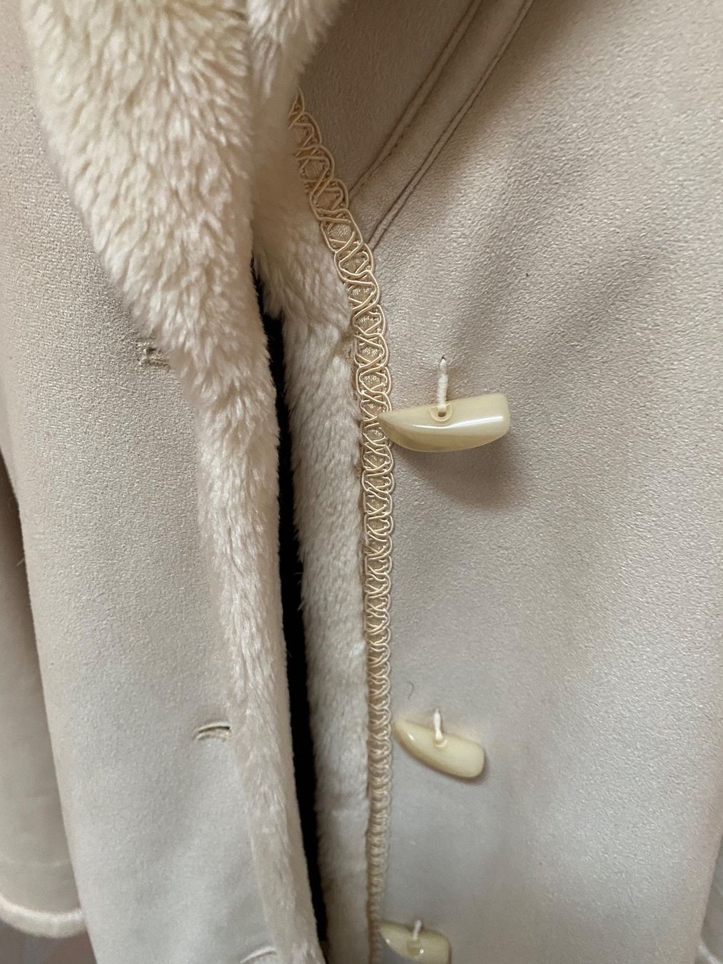 Mäntel: Great hooded off white coat. EUR40 – Neu (gemäss Beschreibung) aus Grund b. Gstaad von PlageNeige 1